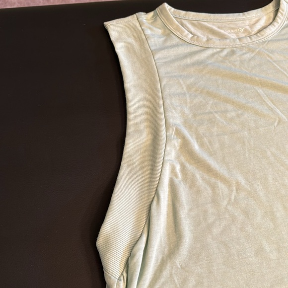 Old Navy active wear shirt - Picture 4 of 8